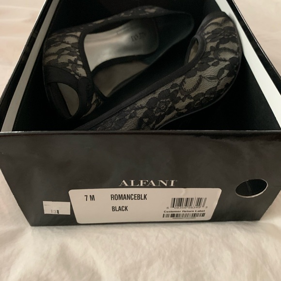 Alfani heels, black lace, size 7 - Picture 5 of 6